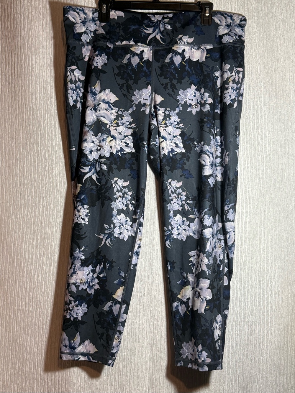 Ideology Floral High-Rise Leggings in Black & Gray